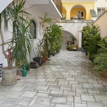 Alter Platz Apartman *